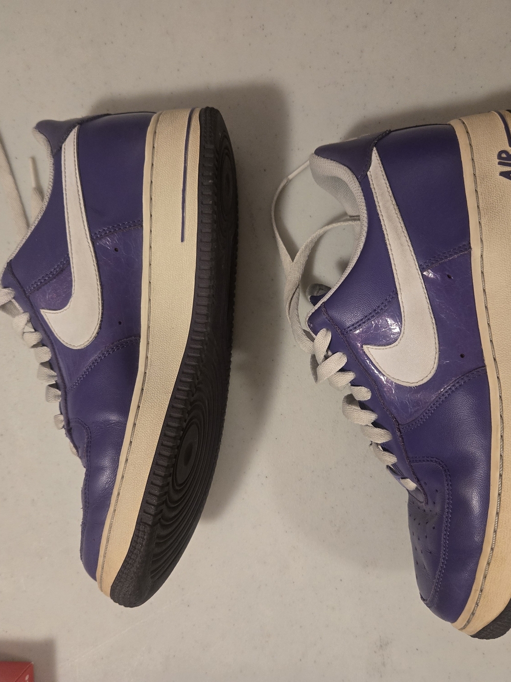 Nike Purple Low-Top Sneakers with White Swoosh 9.5 Men